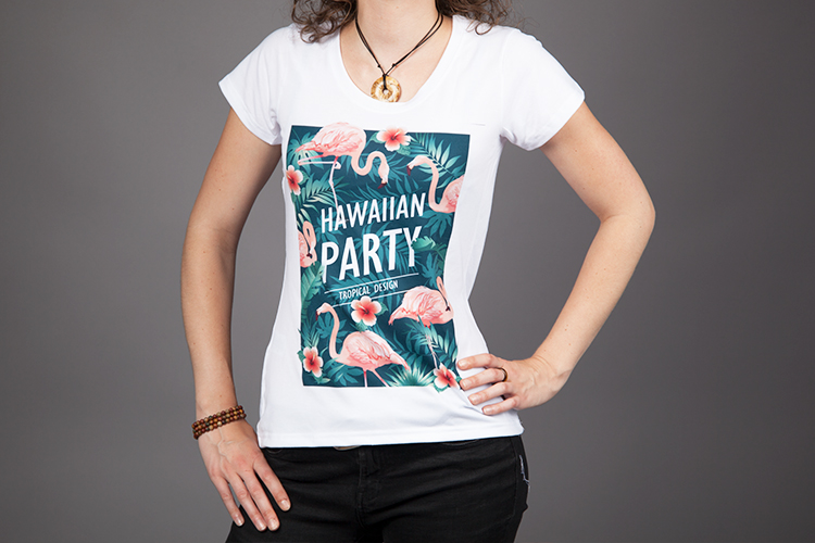 Der Druck auf Leinwand wird geschnitten