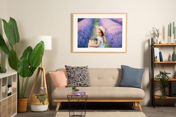 Der Druck auf Leinwand wird geschnitten